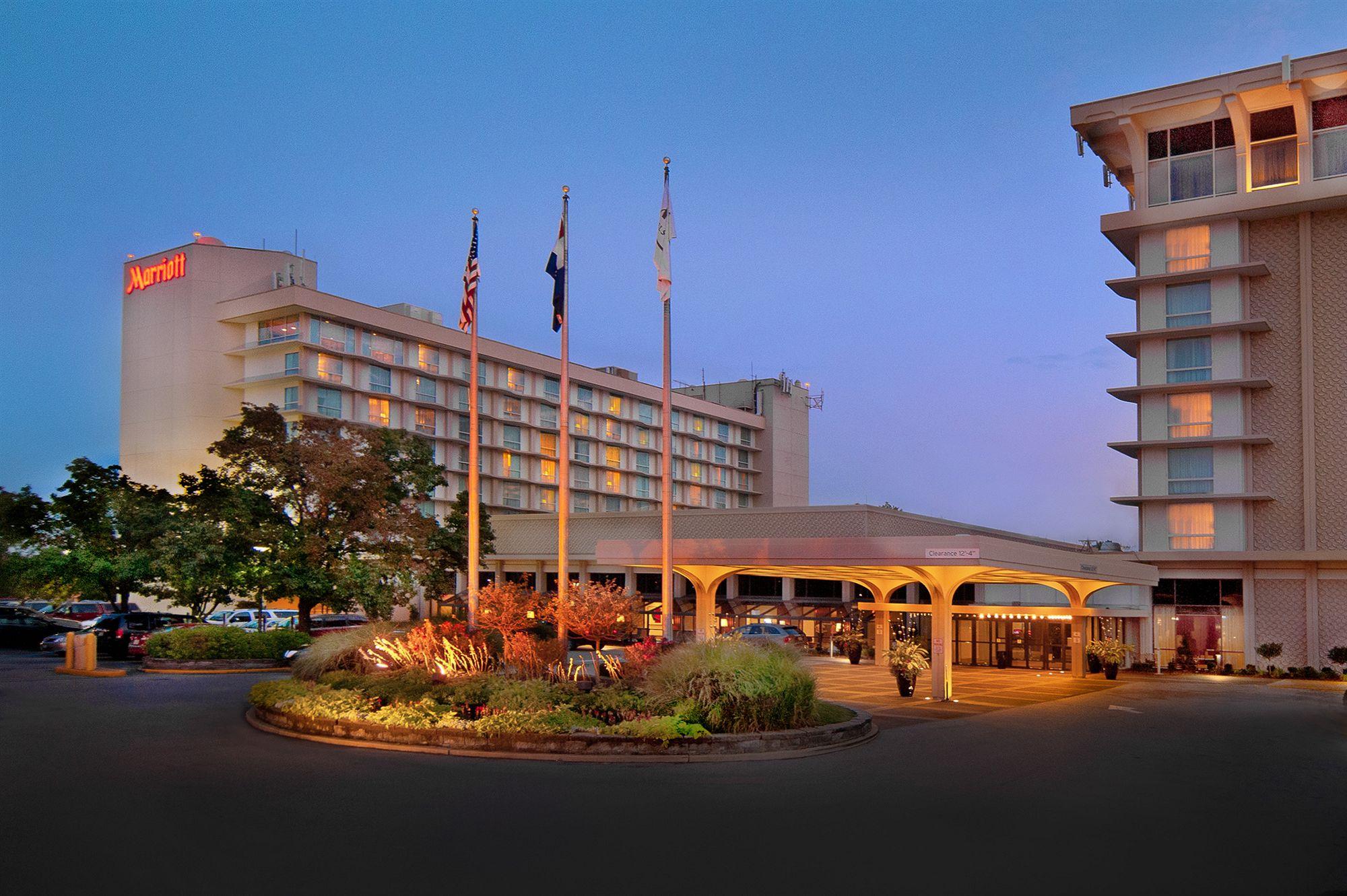 Hotel Marriott St. Louis Airport 3*