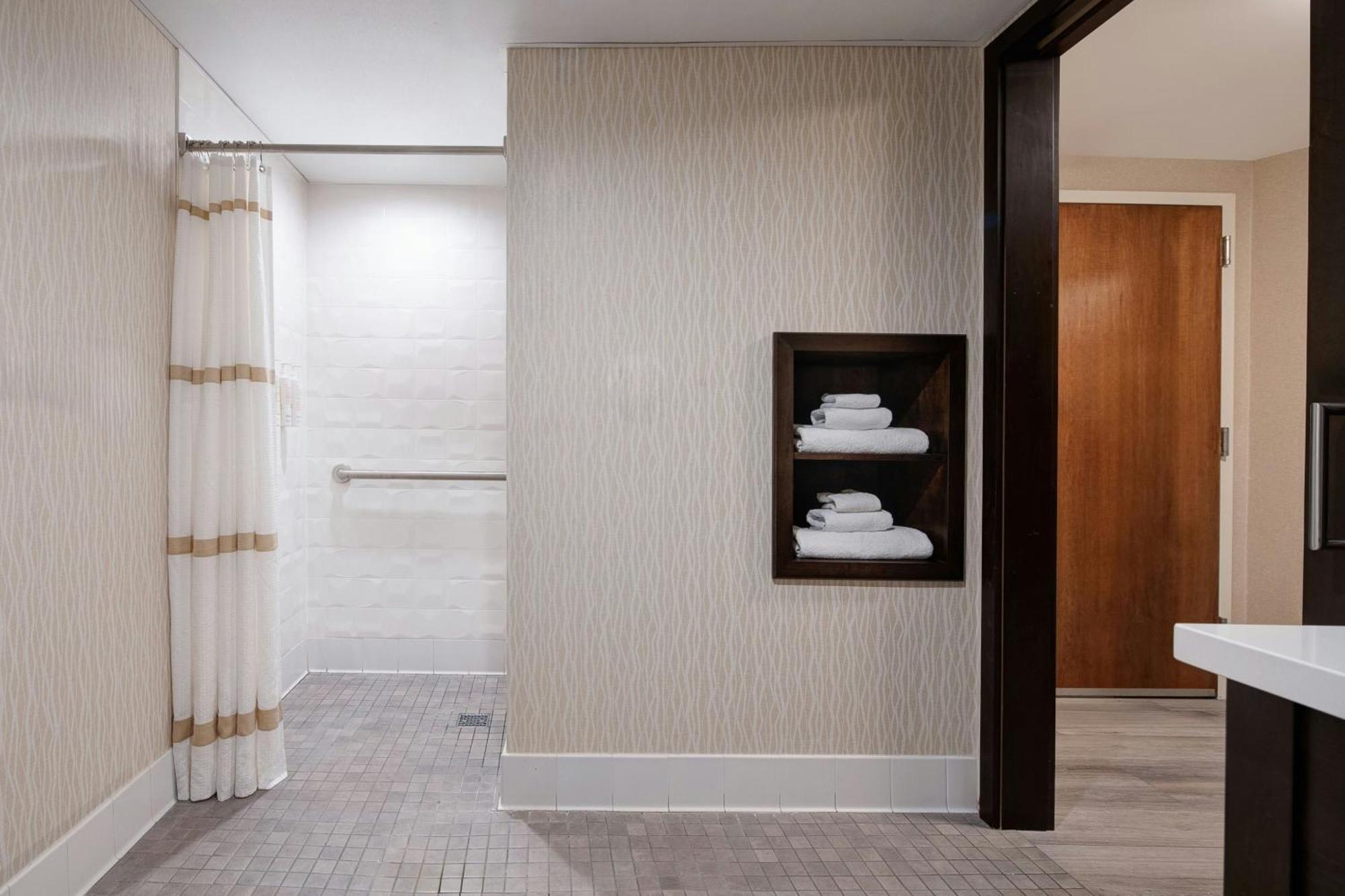 Marriott St. Louis Airport 3*