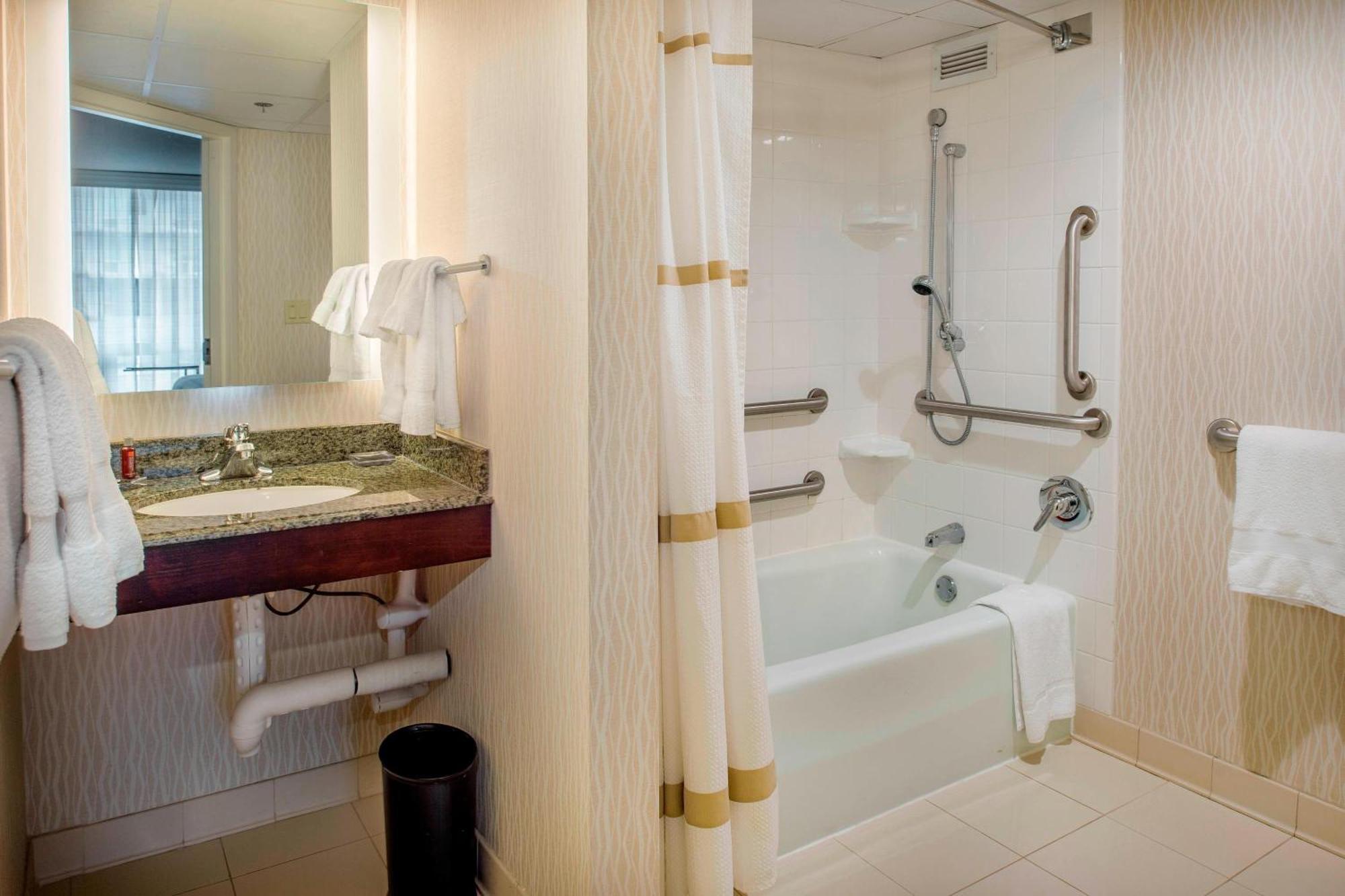 Marriott St. Louis Airport Hotel Edmundson