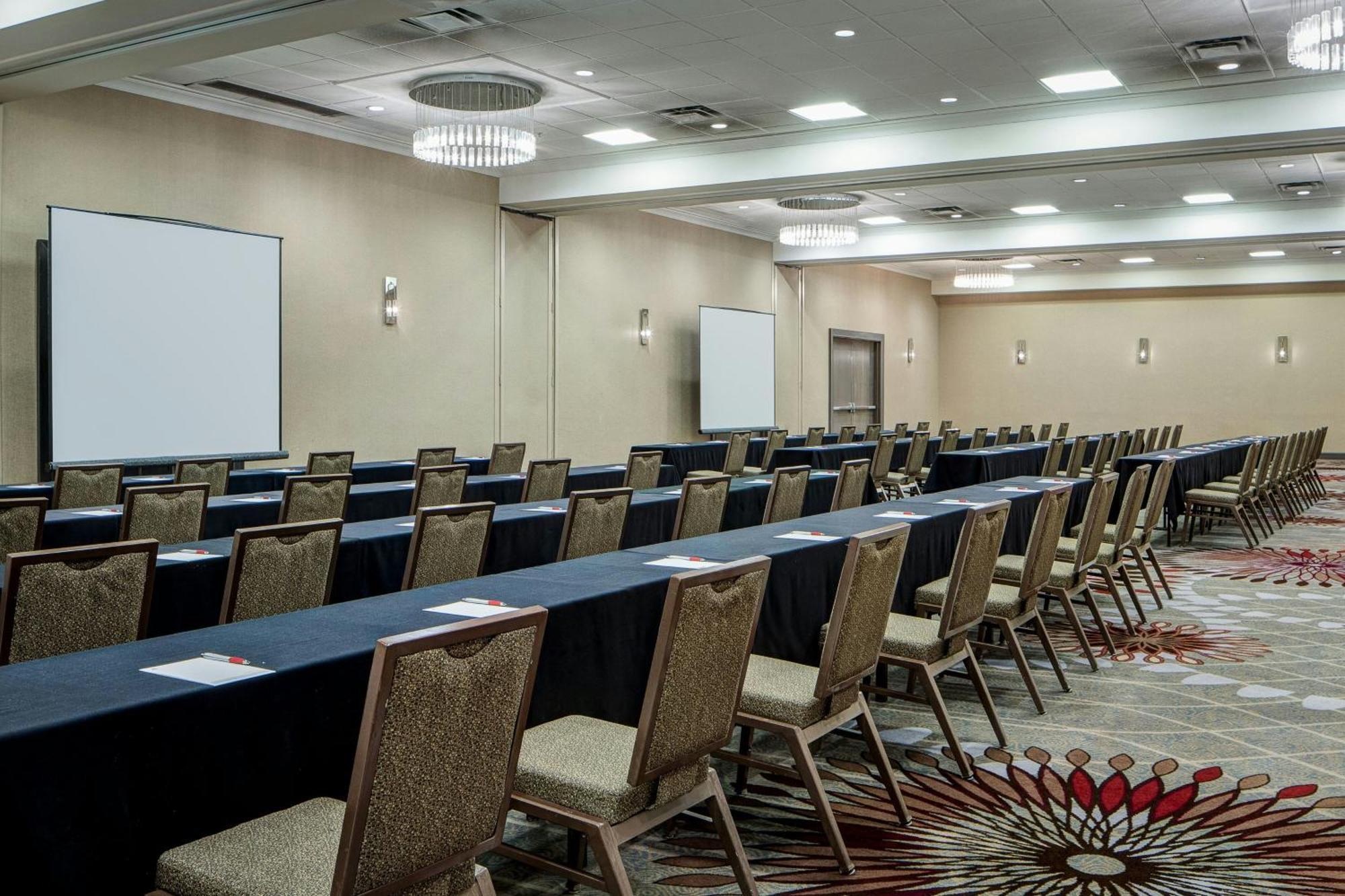 Marriott St. Louis Airport 3*