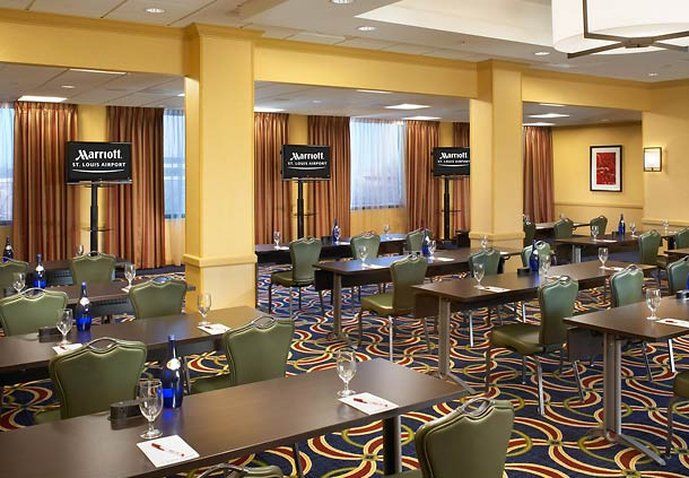 Marriott St. Louis Airport 3*